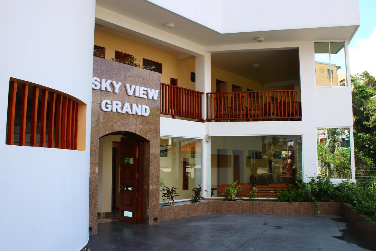 Отель Sky View Grand Канди Экстерьер фото