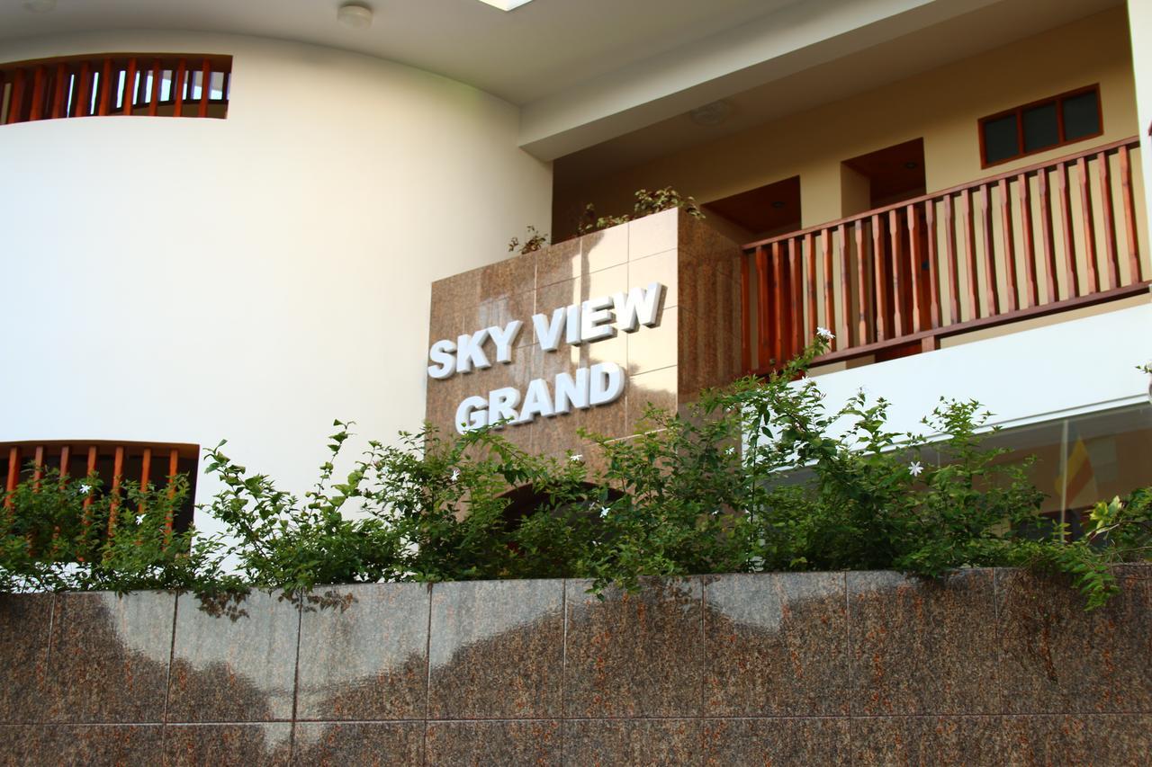 Отель Sky View Grand Канди Экстерьер фото